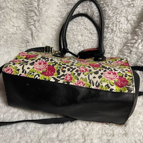 Betsey Johnson floral red roses & cheetah print shoulder bag black trim & straps - Picture 5 of 12